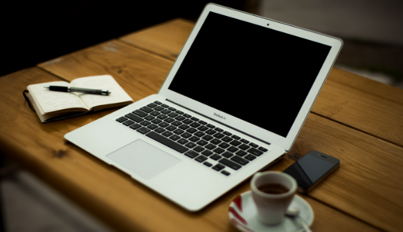 长时间睡前使用电脑会导致失眠吗? 长时间睡前使用电脑会导致失眠吗?